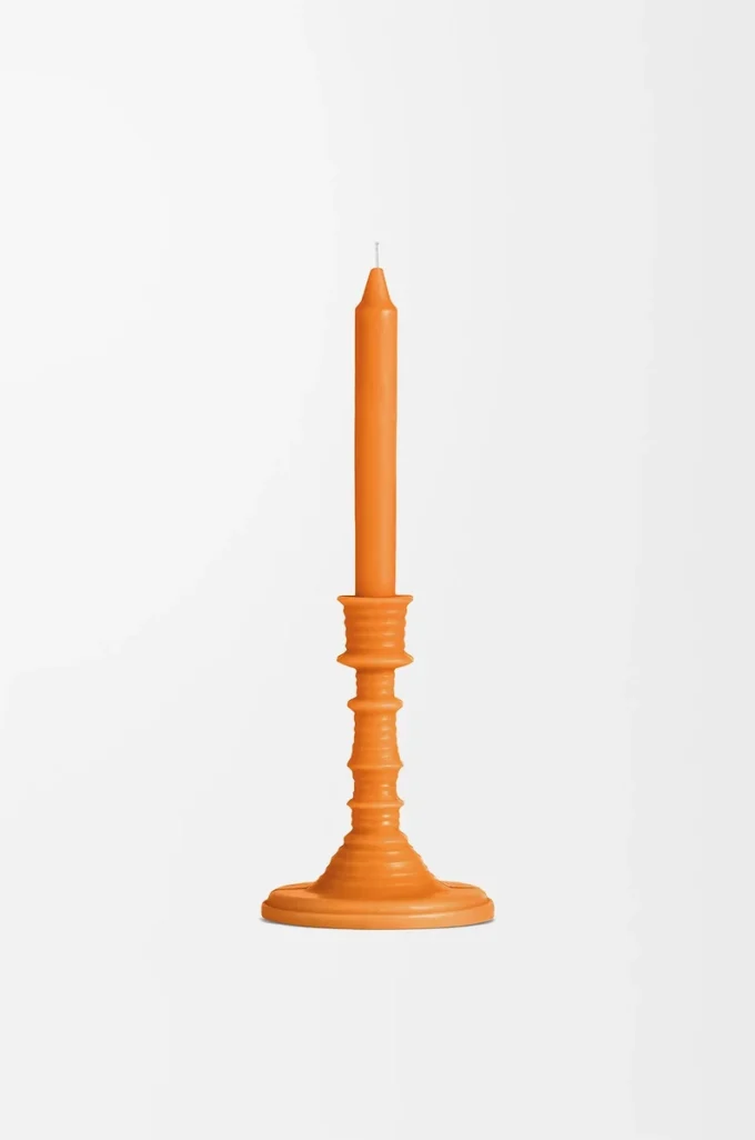Portavelas de cera perfumado con esencia de azahar, un aroma que evoca la fragancia melosa y terrosa de las flores de naranjo. Portavelas de cera perfumado con esencia de azahar, un aroma que evoca la fragancia melosa y terrosa de las flores de naranjo.