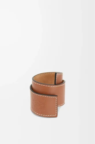 Pulsera slap de piel de becerro color tostado