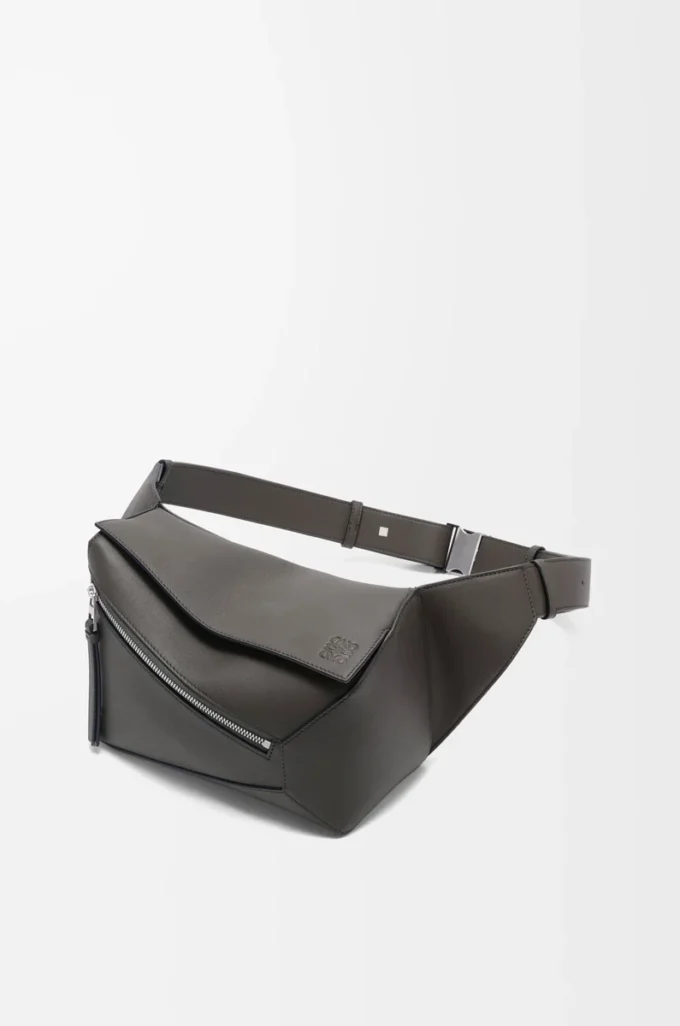 Riñonera Puzzle Edge pequeña en piel de becerro clásica gris oscuro