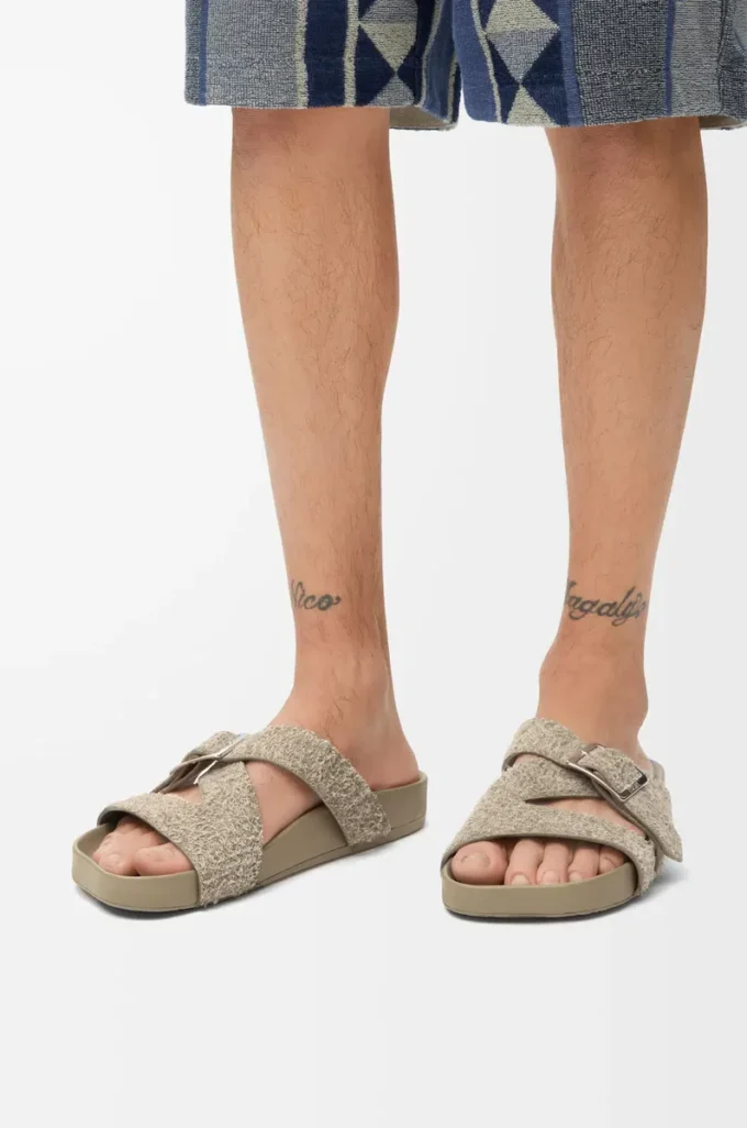 Sandalias con hebilla en ante cepillado verde caqui