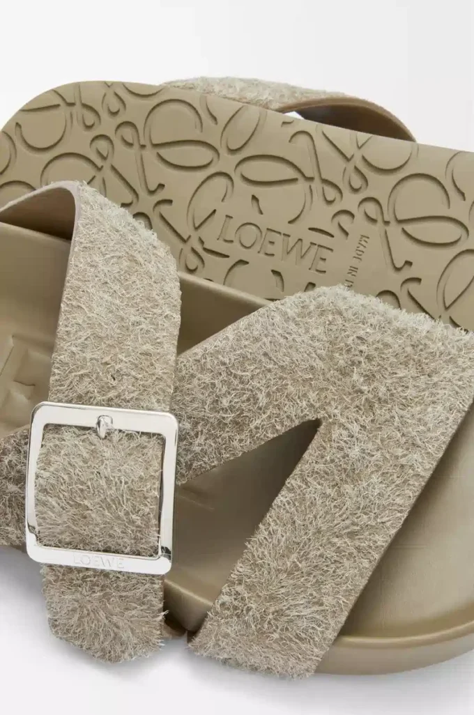 Sandalias con hebilla en ante cepillado verde caqui