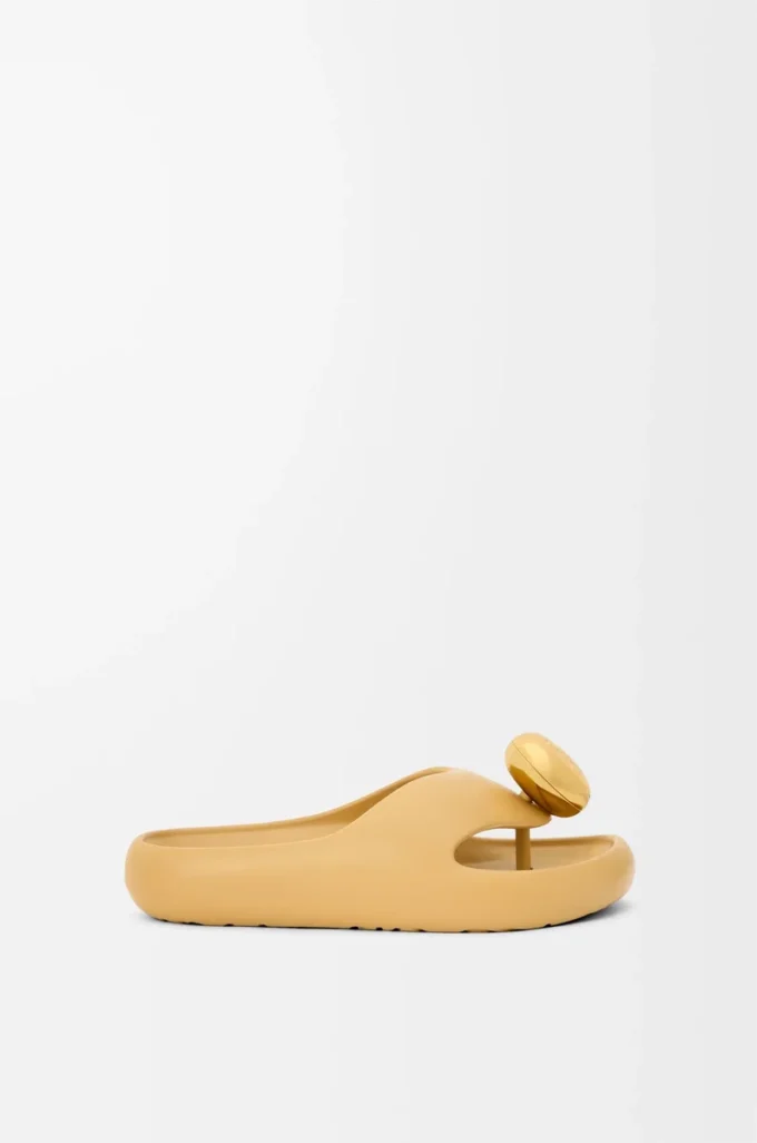 Sandalias de espuma Pebble Concealer medias/doradas