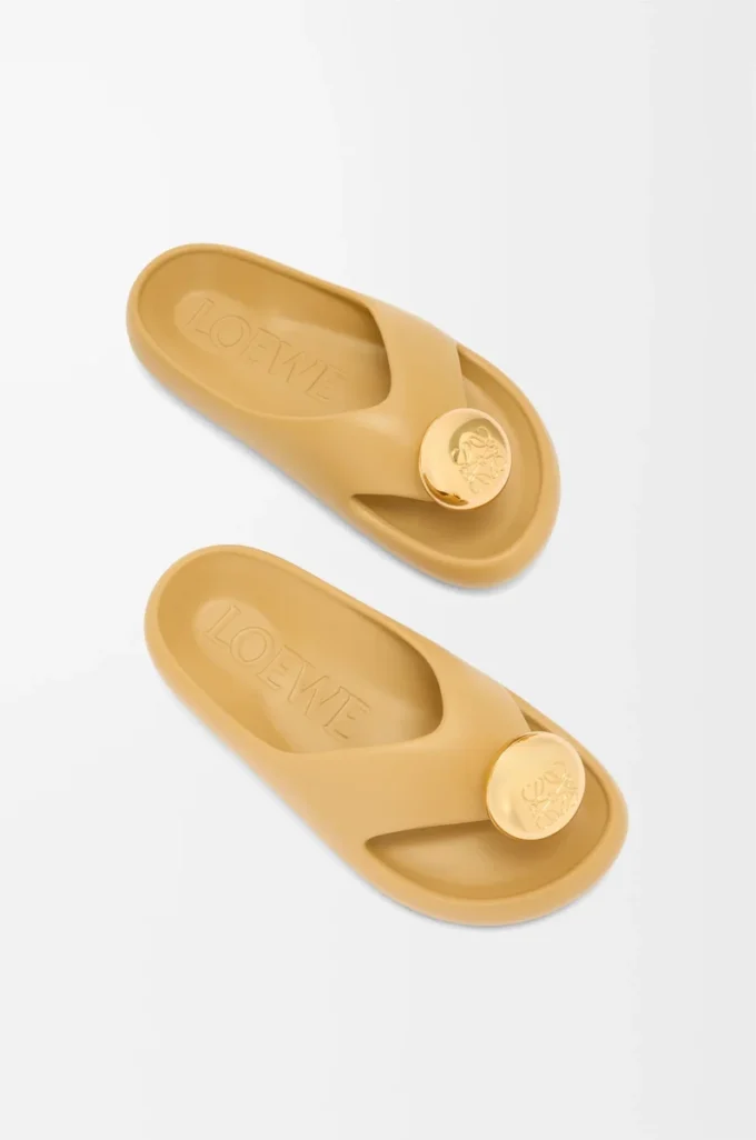 Sandalias de espuma Pebble Concealer medias/doradas