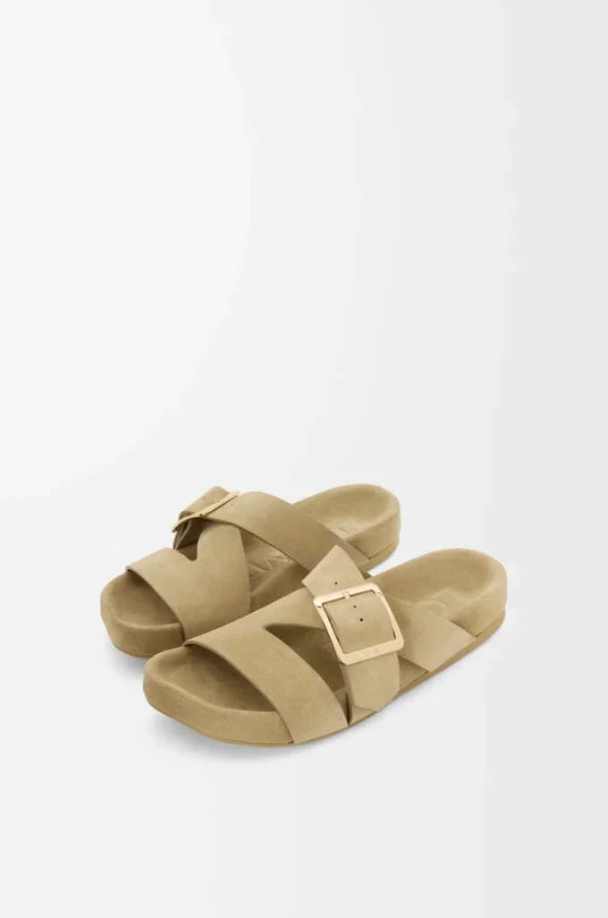 Sandalias deslizantes con hebilla Ease en ante Sahara