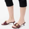 Sandalias Pebble de piel de becerro suave color burdeos Sandalias Pebble de piel de becerro suave color burdeos