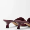 Sandalias Pebble de piel de becerro suave color burdeos Sandalias Pebble de piel de becerro suave color burdeos