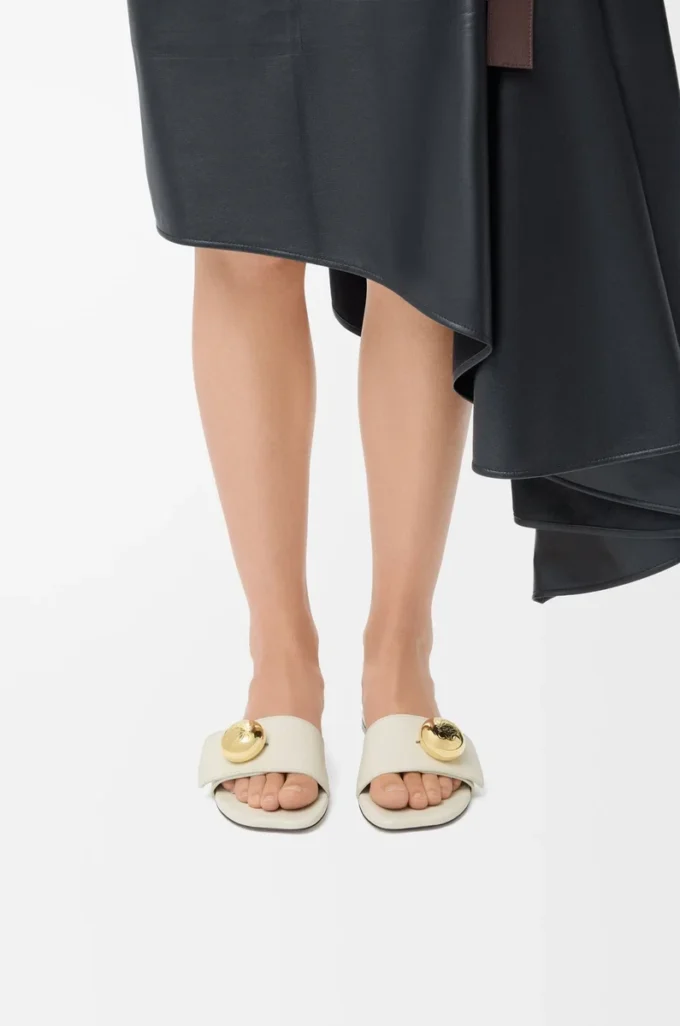 Sandalias Pebble de piel de becerro suave color sal marina Sandalias Pebble de piel de becerro suave color sal marina