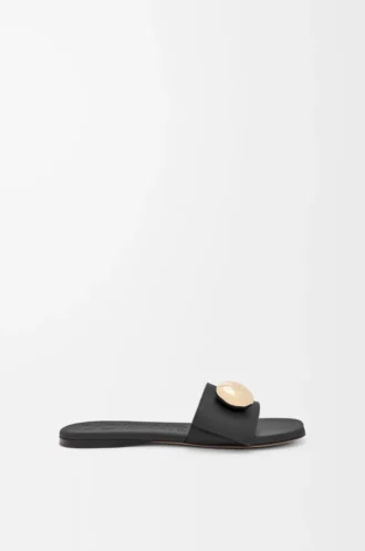 Sandalias Pebble de piel de becerro suave en color negro