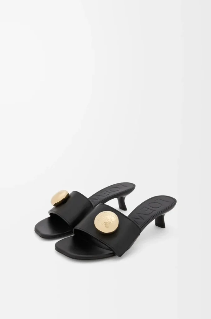 Sandalias Pebble de piel de becerro suave en color negro Sandalias Pebble de piel de becerro suave en color negro