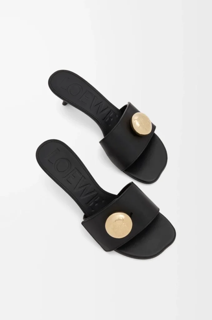 Sandalias Pebble de piel de becerro suave en color negro Sandalias Pebble de piel de becerro suave en color negro
