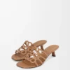 Sandalias Petal Anagram de piel de becerro suave color camel Sandalias Petal Anagram de piel de becerro suave color camel