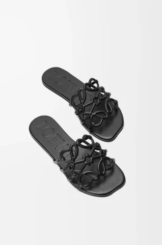 Sandalias Petal Anagram de piel de becerro suave en color negro
