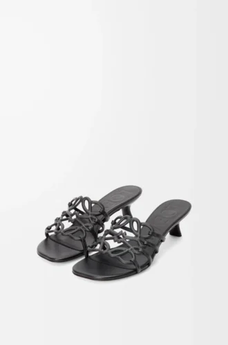 Sandalias Petal Anagram de piel de becerro suave en color negro
