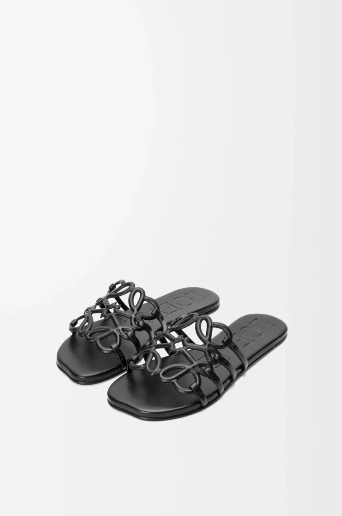 Sandalias Petal Anagram de piel de becerro suave en color negro