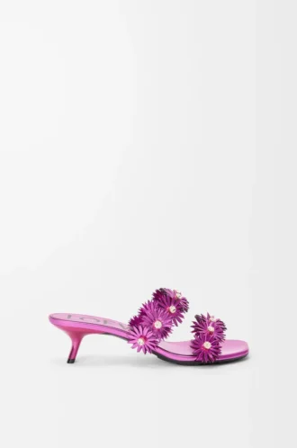 Sandalias Petal Flower de piel de becerro y cristales fucsia