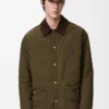 Sobrecamisa acolchada en tejido técnico verde caqui.