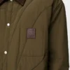 Sobrecamisa acolchada en tejido técnico verde caqui.