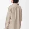 Sobrecamisa de lana y cachemira en color beige claro jaspeado