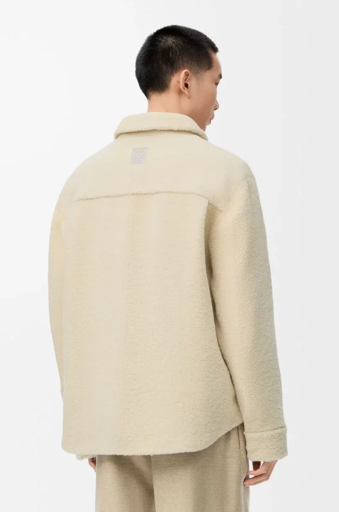 Sobrecamisa en piel de oveja gris claro Sobrecamisa en piel de oveja gris claro