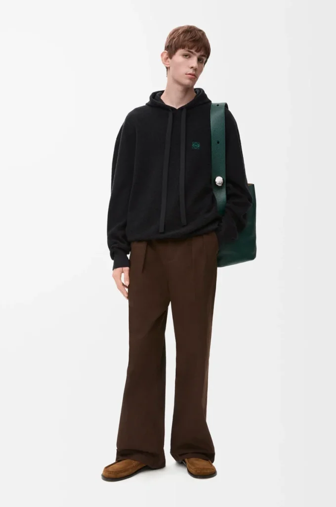 Sudadera con capucha de lana negra Sudadera con capucha de lana negra
