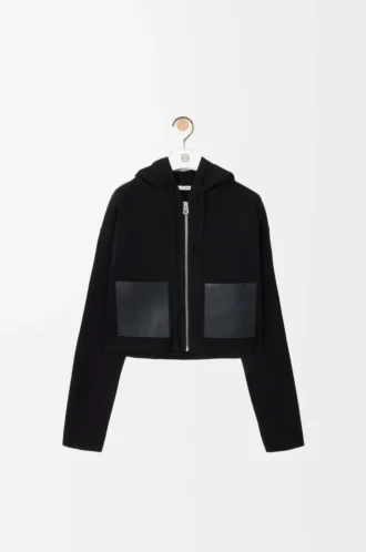 Sudadera con capucha y cremallera de lana. Sudadera con capucha y cremallera de lana.