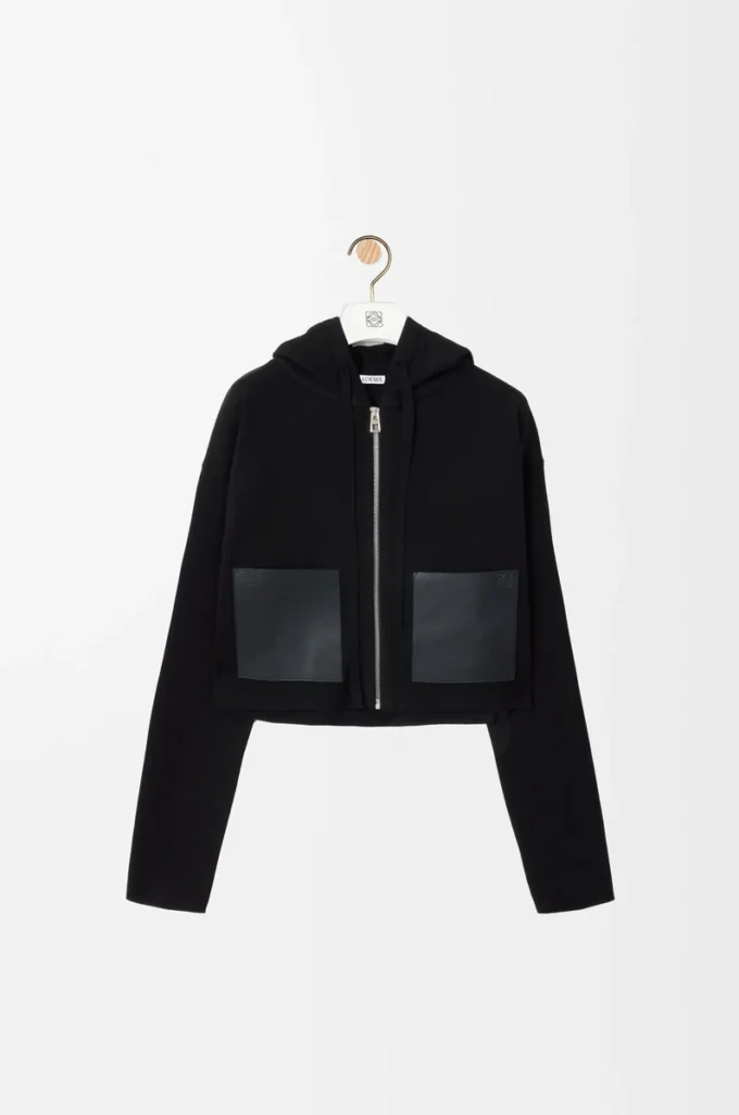 Sudadera con capucha y cremallera de lana. Sudadera con capucha y cremallera de lana.