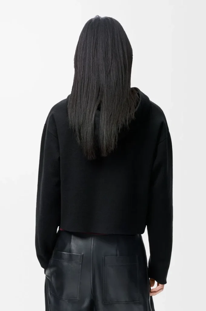 Sudadera con capucha y cremallera de lana. Sudadera con capucha y cremallera de lana.