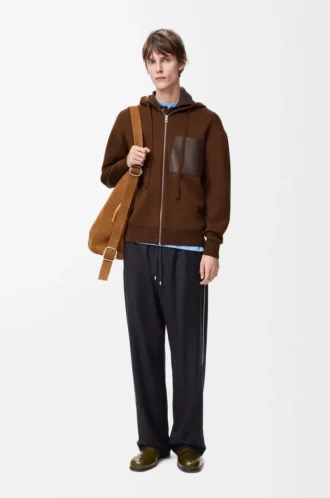 Sudadera con capucha y cremallera de lana marrón