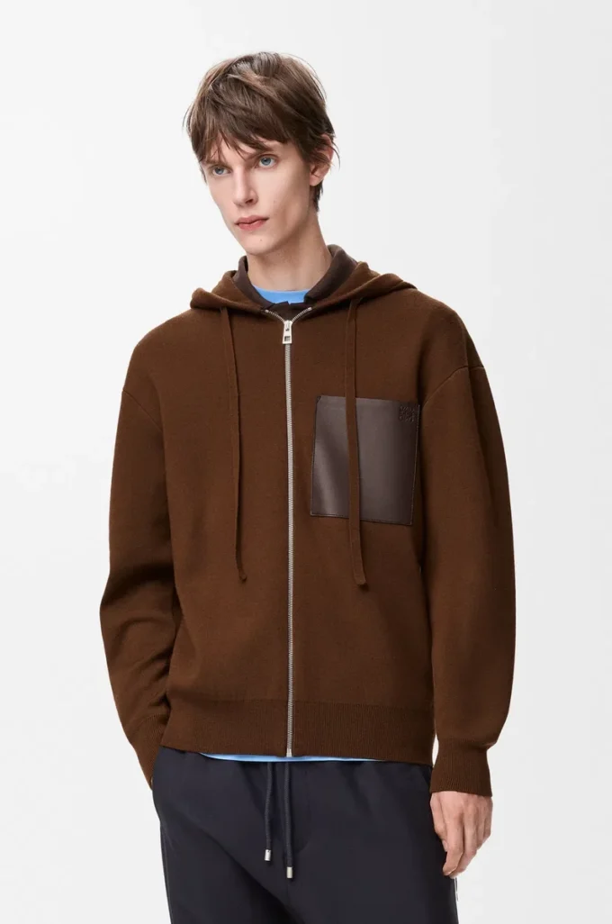Sudadera con capucha y cremallera de lana marrón