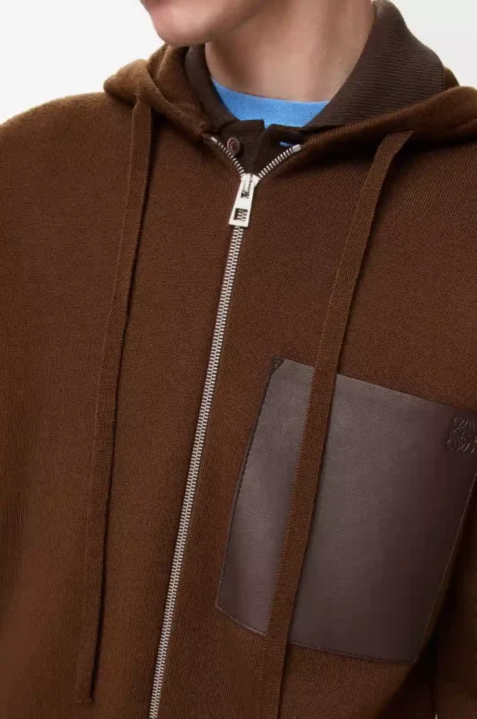 Sudadera con capucha y cremallera de lana marrón