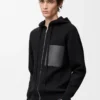Sudadera con capucha y cremallera de lana. Negro