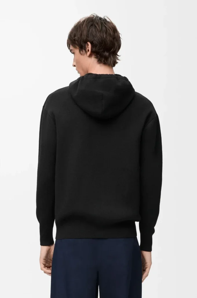 Sudadera con capucha y cremallera de lana. Negro