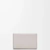 Tarjetero Anagram en piel de becerro granulada Light Ghost Grey