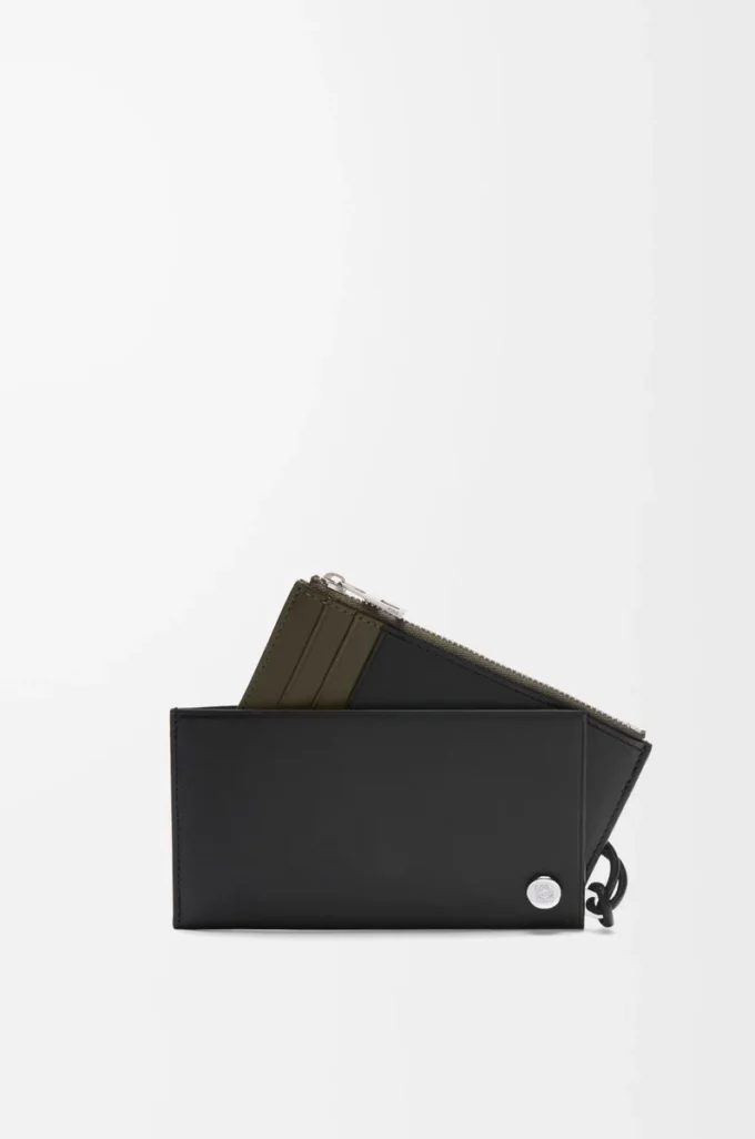 Tarjetero con monedero Pebble Slider en piel de becerro napa brillante negro/caqui oscuro