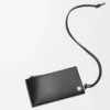 Tarjetero con monedero Pebble Slider en piel de becerro napa brillante negro/caqui oscuro