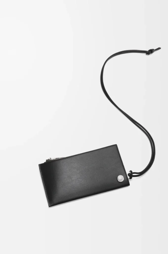 Tarjetero con monedero Pebble Slider en piel de becerro napa brillante negro/caqui oscuro