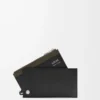 Tarjetero con monedero Pebble Slider en piel de becerro napa brillante negro/caqui oscuro