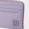 Tarjetero cuadrado para monedas Anagram en piel de becerro granulada Dirty Mauve Tarjetero cuadrado para monedas Anagram en piel de becerro granulada Dirty Mauve