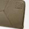 Tarjetero largo Puzzle para monedas en piel de becerro clásica, color caqui oscuro