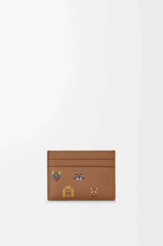 Tarjetero liso Cats en piel de becerro clásica color moca Tarjetero liso Cats en piel de becerro clásica color moca