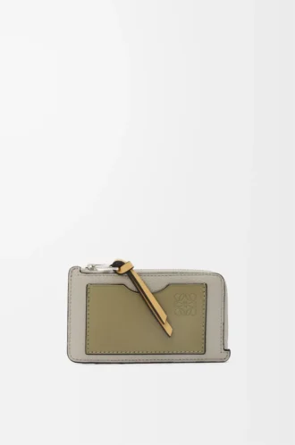 Tarjetero monedero en piel de becerro granulada suave Shell Grey/Eucalyptus