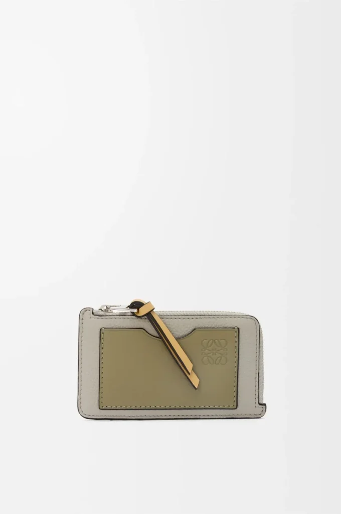 Tarjetero monedero en piel de becerro granulada suave Shell Grey/Eucalyptus