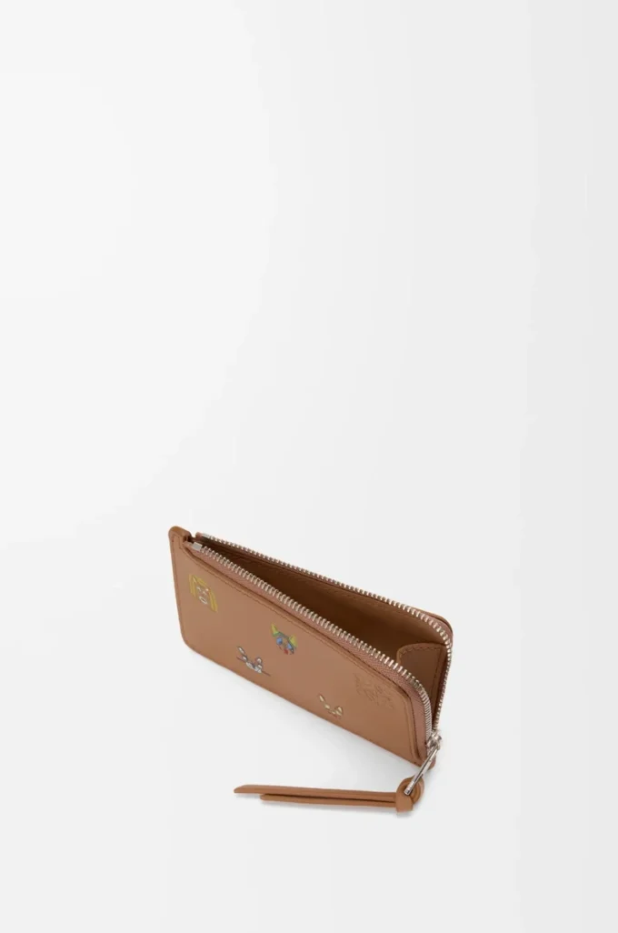 Tarjetero para monedas Cats en piel de becerro clásica color moca Tarjetero para monedas Cats en piel de becerro clásica color moca