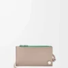Tarjetero para monedas Pebble Slider en piel de becerro napa brillante Sand/Tropical Green