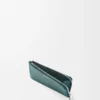 Tarjetero Pebble en piel de becerro napa brillante Deep Forest Tarjetero Pebble en piel de becerro napa brillante Deep Forest