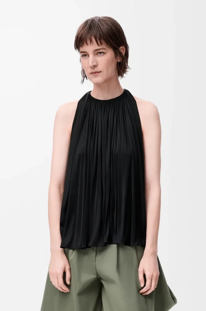 Top halter de viscosa negro Top halter de viscosa negro