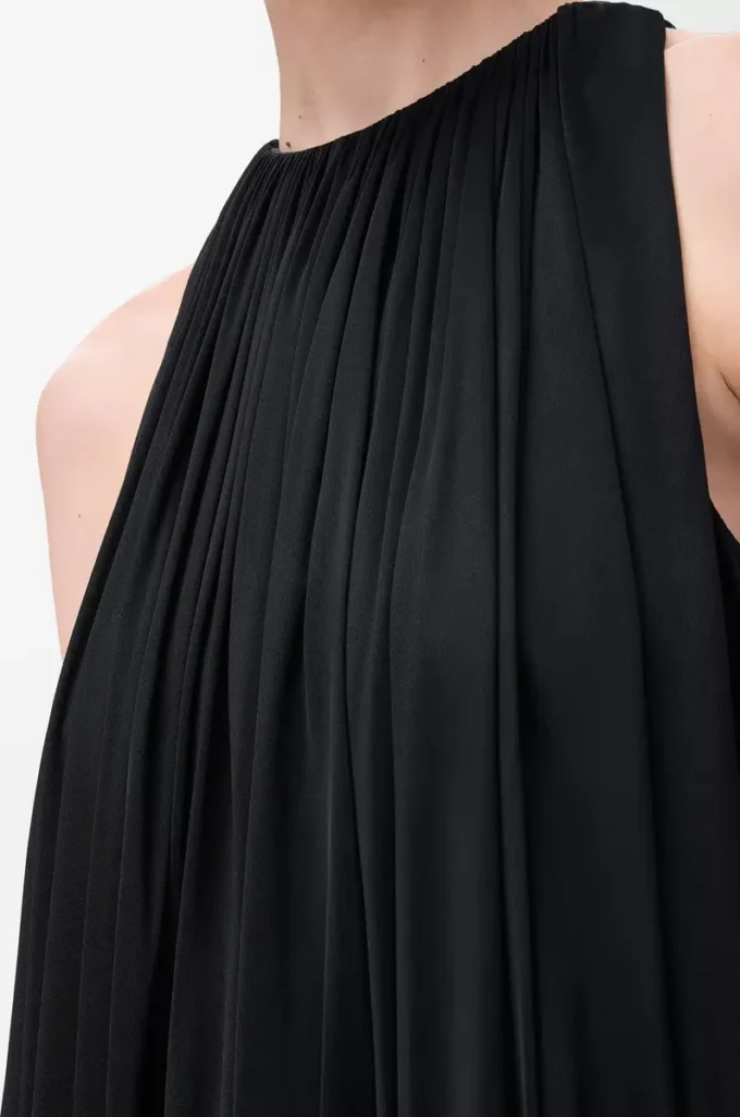 Top halter de viscosa negro Top halter de viscosa negro