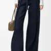 Vaqueros con cinturón en denim azul índigo Vaqueros con cinturón en denim azul índigo