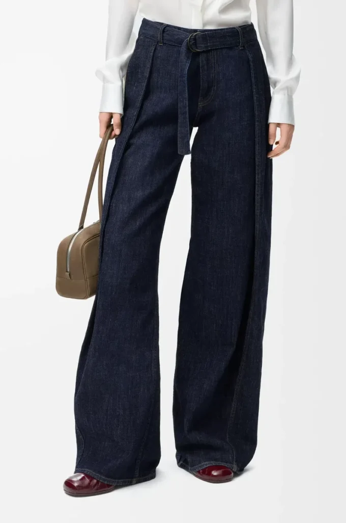 Vaqueros con cinturón en denim azul índigo Vaqueros con cinturón en denim azul índigo