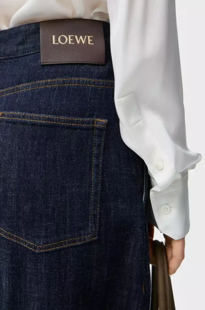 Vaqueros con cinturón en denim azul índigo Vaqueros con cinturón en denim azul índigo